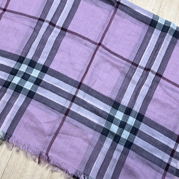 Burberry Check wool and silk scarf 220X70 CM - Picture 4 of 7